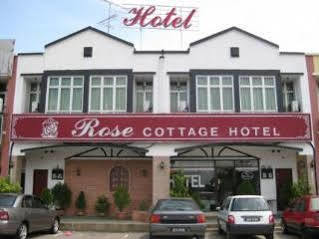 Rose Taman Daya Hotel